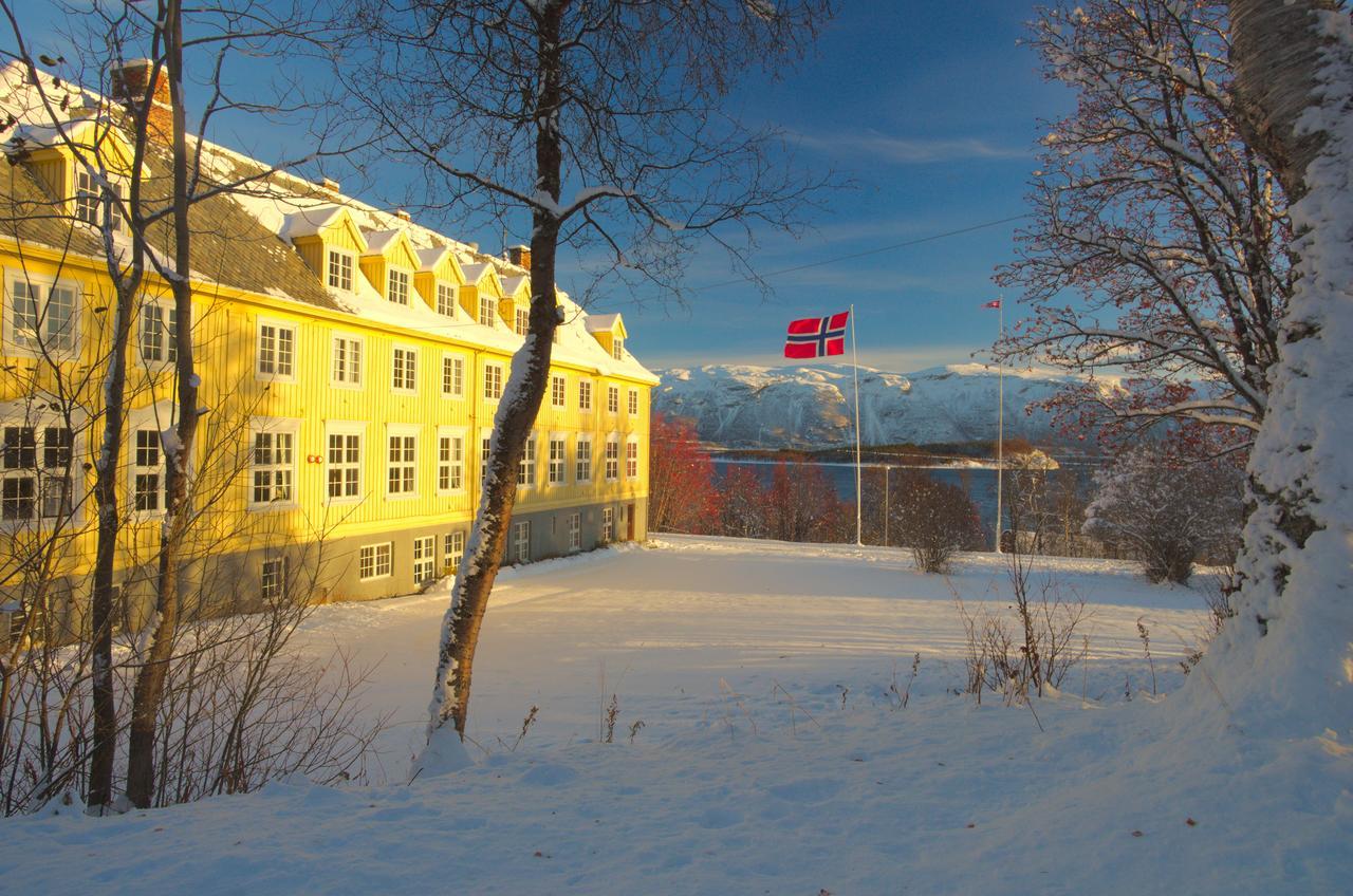 Solhov, Castle Of The Lyngen Alps Hotel Lyngseidet Ngoại thất bức ảnh