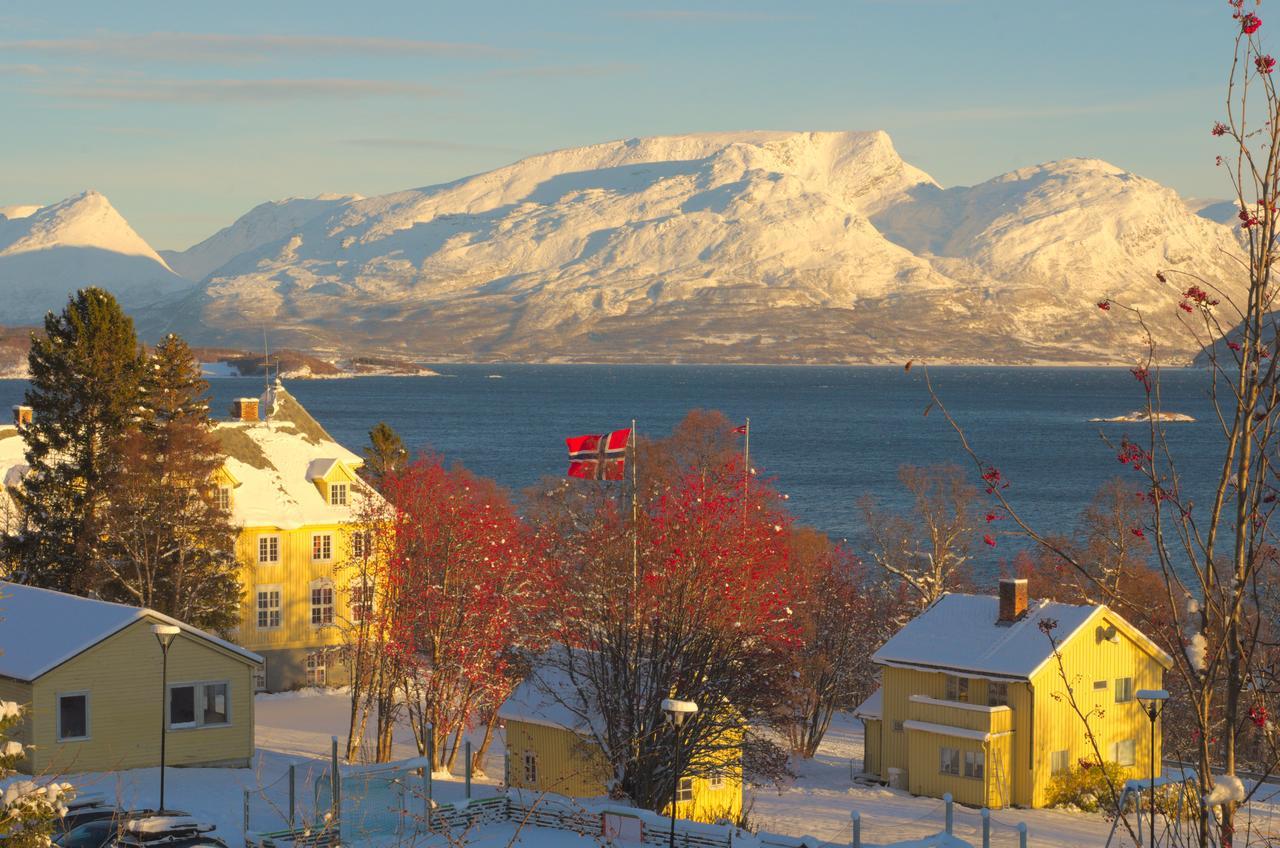 Solhov, Castle Of The Lyngen Alps Hotel Lyngseidet Ngoại thất bức ảnh