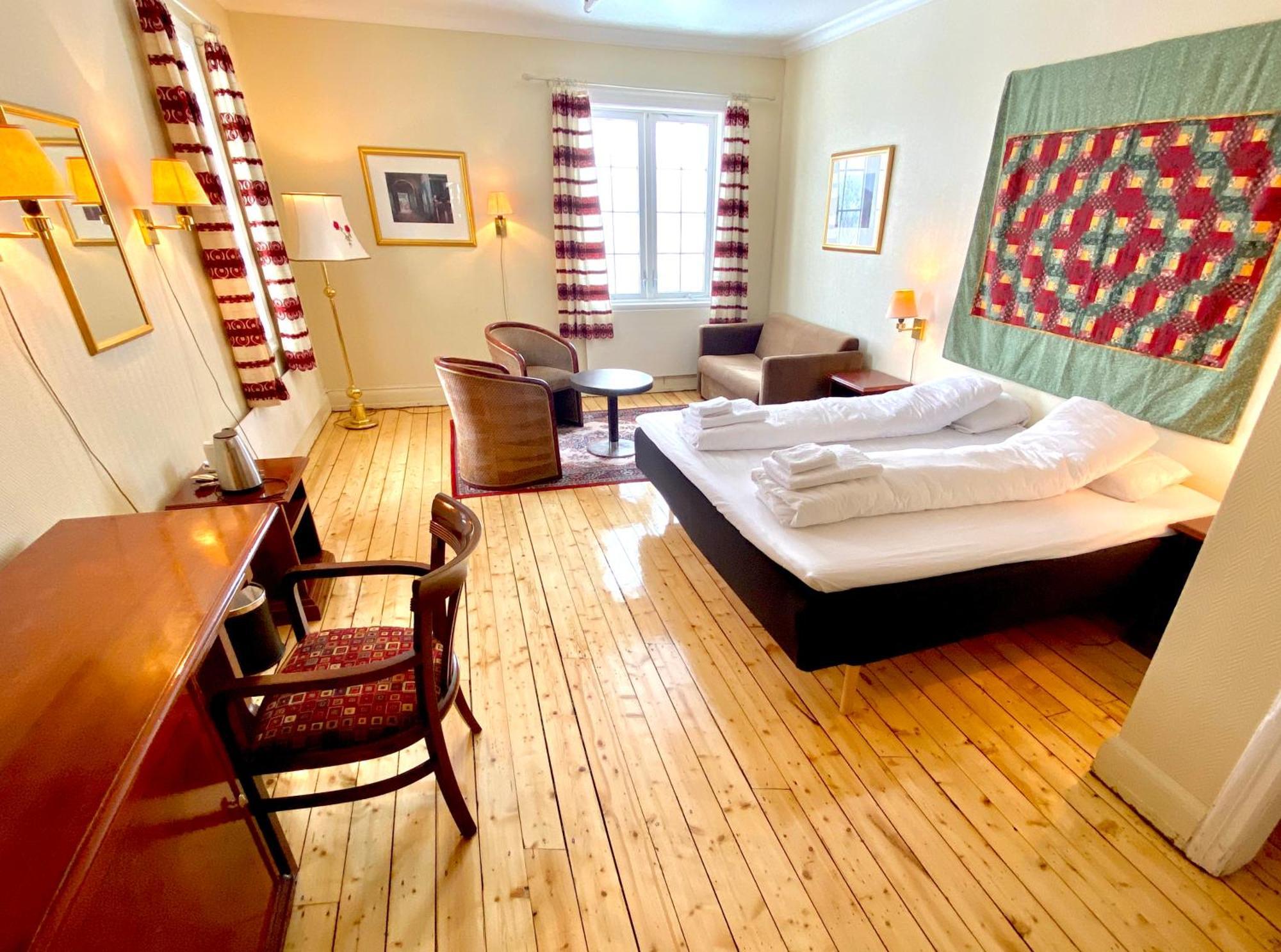 Solhov, Castle Of The Lyngen Alps Hotel Lyngseidet Ngoại thất bức ảnh